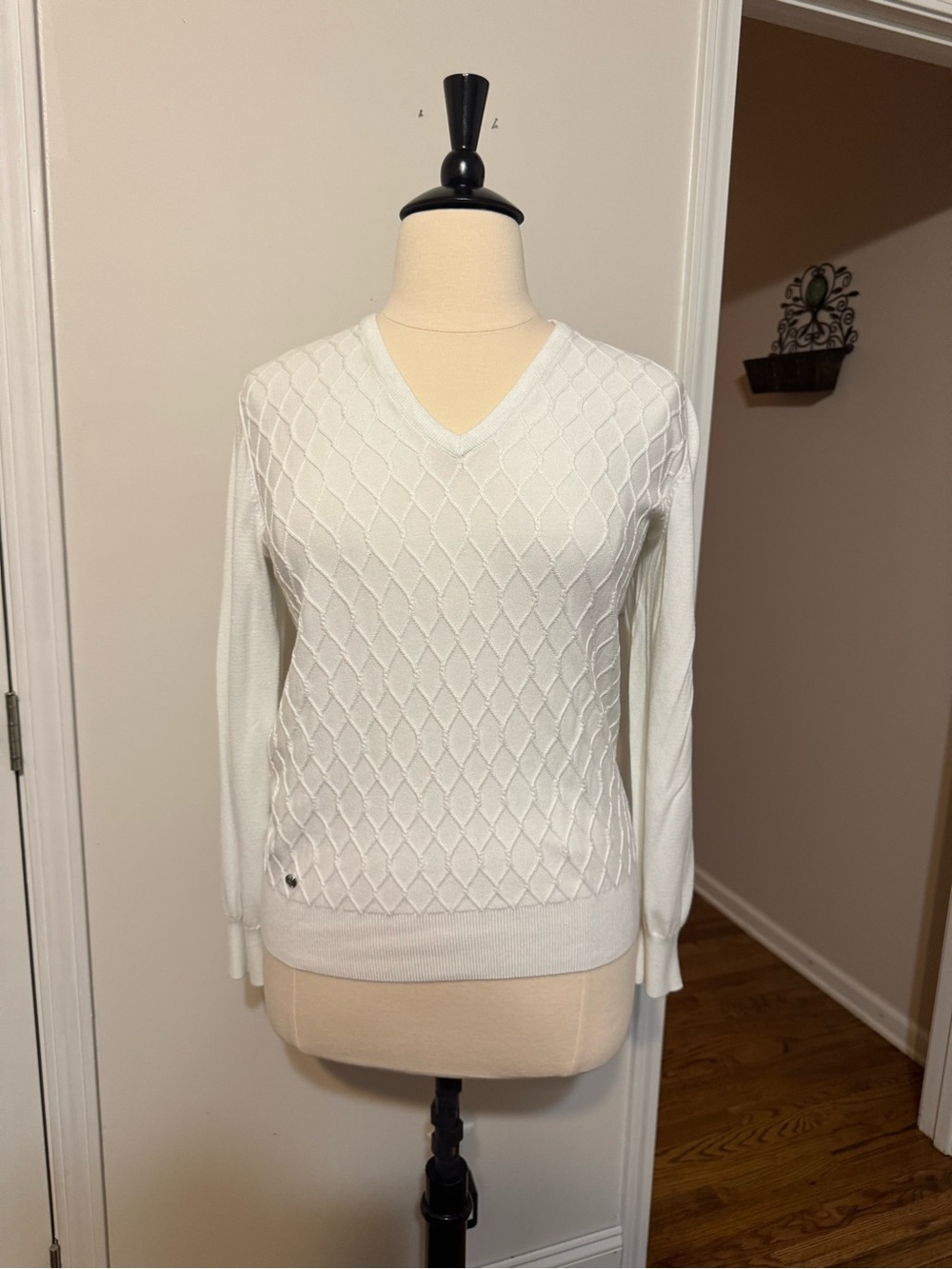 Daily Sports White V-Neck Diamond Knit Sweater